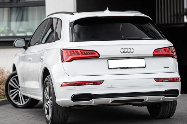 Audi Q5 cena 119500 przebieg: 190000, rok produkcji 2018 z Chełmża małe 704